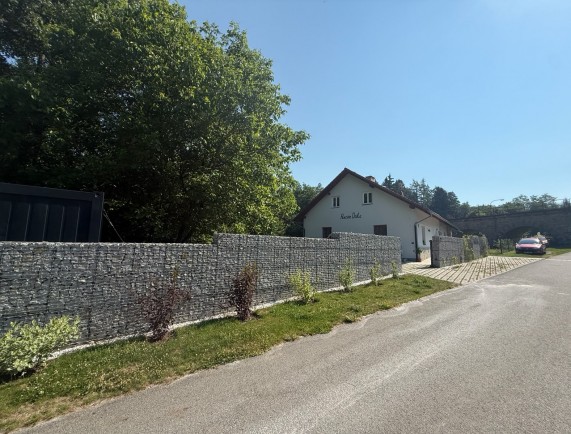 Příjezd k penzionu